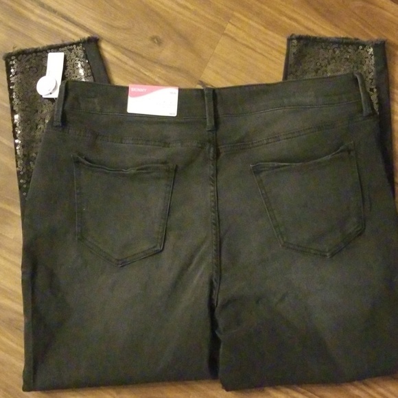 🍃🌺BUYONEGETONE $5 Black Sequins Jeans🌺🍃 - Picture 6 of 8